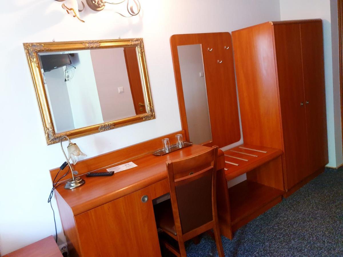 Willa Park Ostrowiec Świętokrzyski Kültér fotó