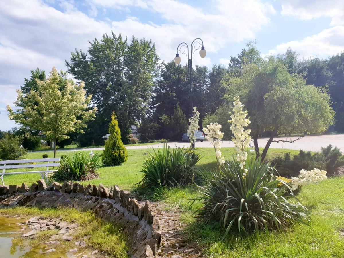 Willa Park Ostrowiec Świętokrzyski Kültér fotó